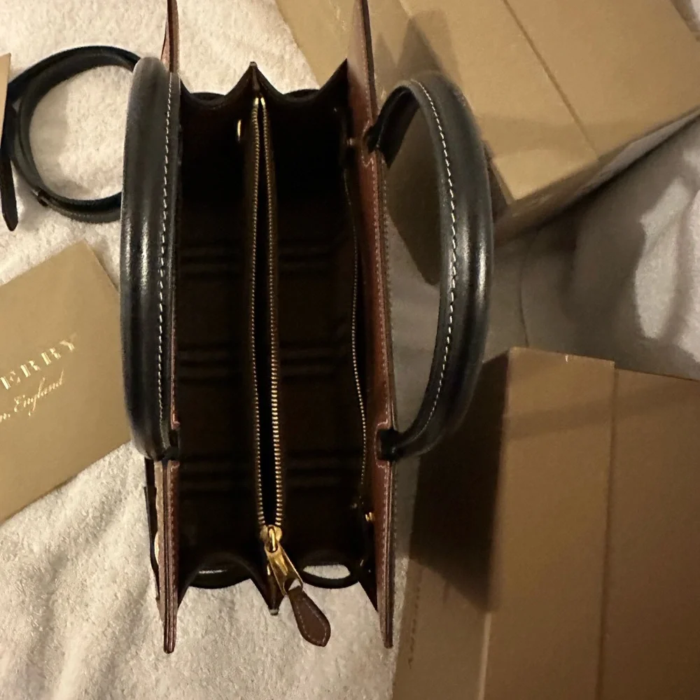 Burberry Tote/shoulder crossbody - Picture 6 of 16